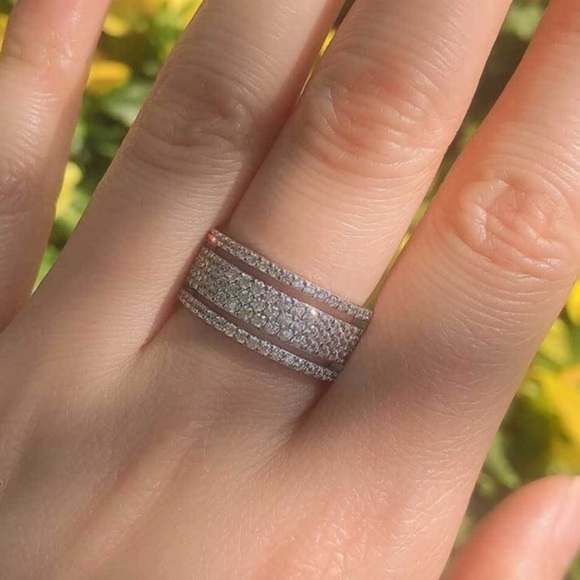 Wide Round Cut Sterling Silver Ring - Picture 5 of 5